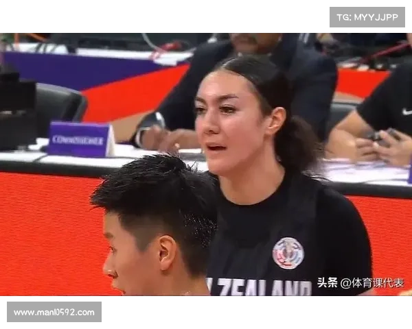 中国女篮更衣室沉默背后 杨舒予坚定眼神展现强烈求胜欲 中国女篮更衣室沉默背后 杨舒予坚定眼神展现强烈求胜欲